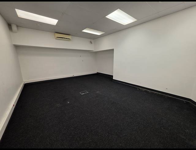 8,300M² WAREHOUSE TO LET IN ROBERTSHAM